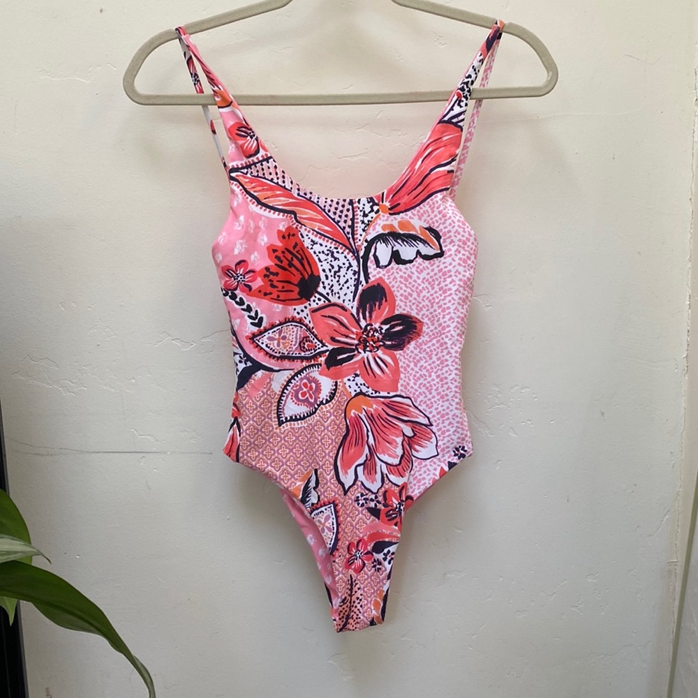 Reversible one piece bathing suit